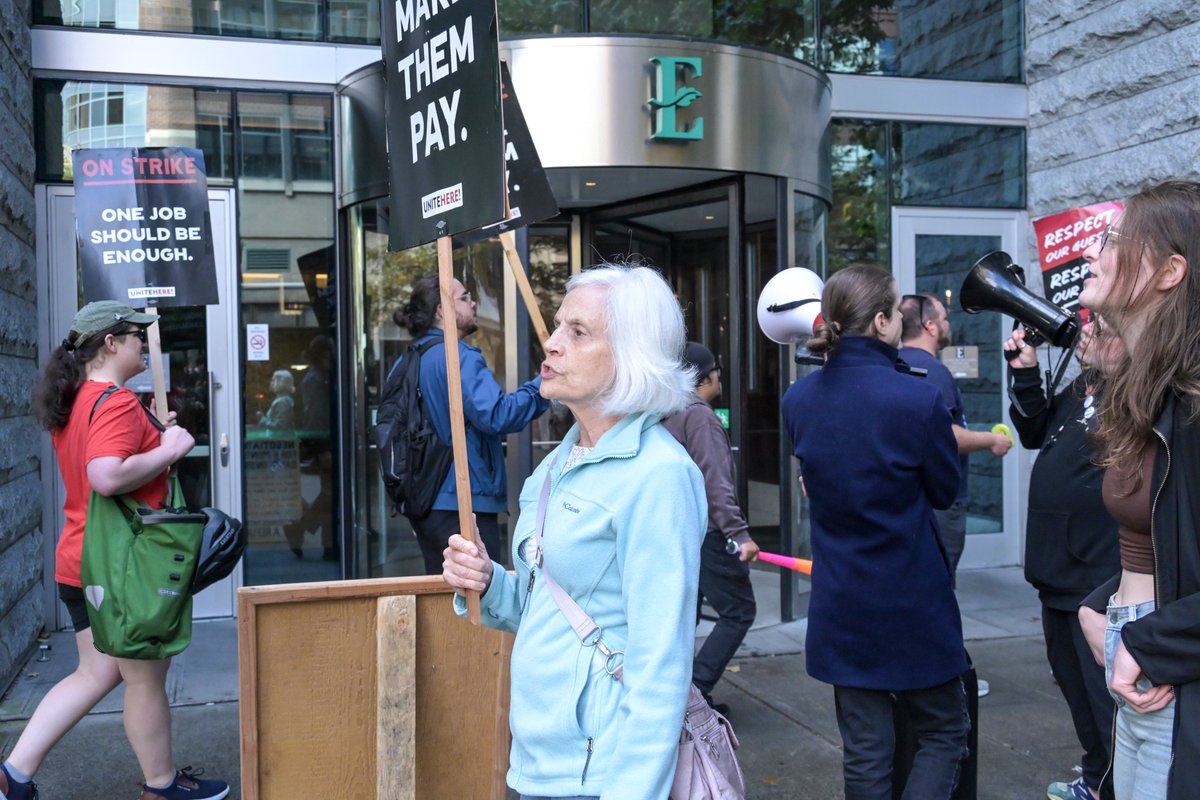 UniteHereLocal8's tweet photo. Can you hear us? No contract, NO PEACE! 

@EmbassySuites by @HiltonHotels workers are standing strong until we win fair wages and workloads, year-round healthcare, and immigration protections. https://t.co/JKzdTe0sYt