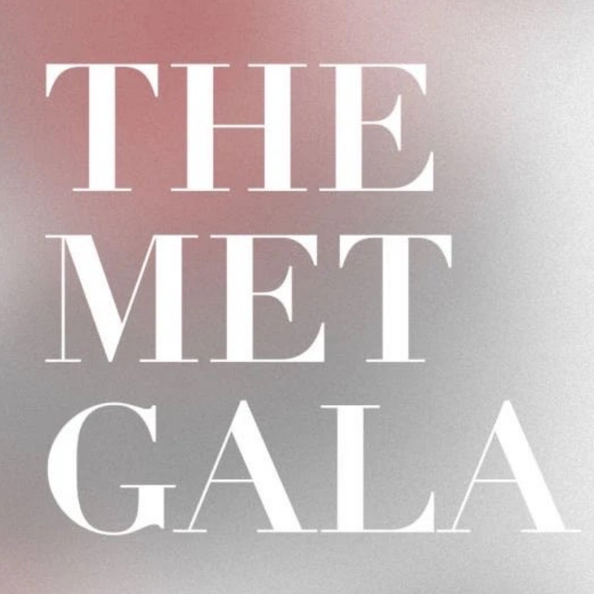 updatecultura's tweet photo. John Galliano RECUSOU ser HOMENAGEADO no Met Gala 2027:

“Após muita reflexão e discussão com o MET e todos os envolvidos, decidi, com grande tristeza, que o melhor é que a exposição não aconteça neste momento. Permaneço totalmente responsável pela dor causada pelas minhas palavras no passado, particularmente pela mágoa que causei às comunidades judaica e asiática, e continuo profundamente arrependido. Compreendo que uma reparação significativa não se alcança por meio de uma exposição, reconhecimento institucional ou um único gesto público. É uma responsabilidade contínua, demonstrada por meio da escuta, do aprendizado e da conduta ao longo do tempo.”