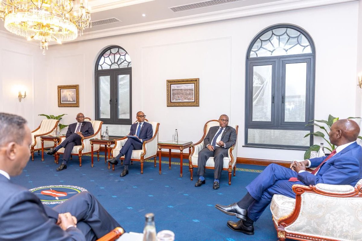 WilliamsRuto's tweet photo. African financial institutions that understand the continent must lead the way in partnering with governments in growing our economies and capital markets, and developing infrastructure.

Met Standard Bank Group CEO Sim Tshabalala, State House Nairobi. He was accompanied by Stanbic Bank Regional Chief Executive Joshua Oigara.

Standard Bank Group is a great partner of Kenya in the development of critical infrastructure, including the expansion of the Standard Gauge Railway and the Rironi-Mau Summit highway.

We will continue working with many investors, including the Standard Bank Group, in our National Infrastructure Fund especially in the development of airports, roads, dual carriageways and dams, among others.