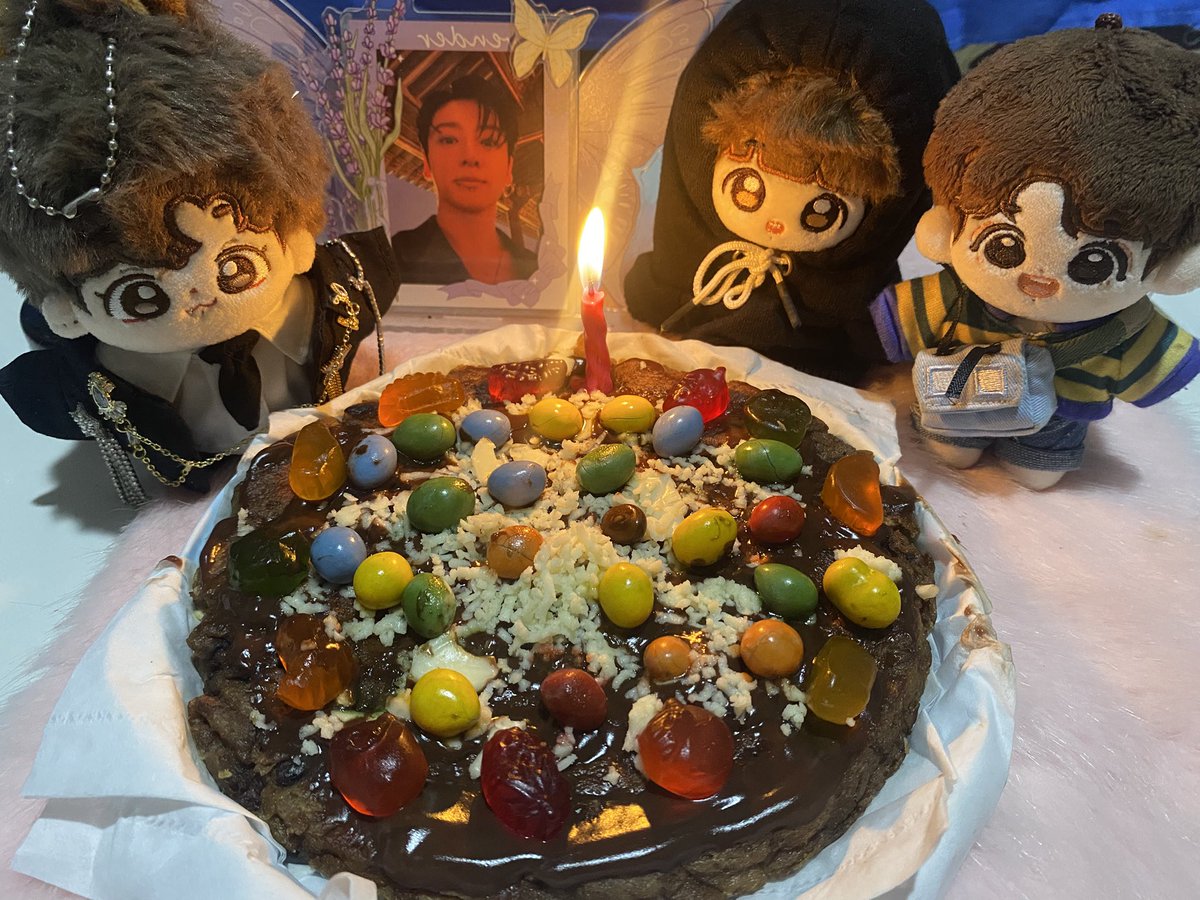 beibybunny97's tweet photo. Gak pernah seefort ini Gw klo gw ultah sendiri pun gak pernah bikin apa2 tapi klo ultah jungkook Gak tau knp gw semangat bgt 😭 
Pulang kerja langsung bikin pizza coklat ini 

HAPPY BIRTHDAY JUNGKOOK 🎂🎉

#HAPPYJKDAY
#JUNGKOOKisFYA
#AlwaysByYourSideJK
#YouAreThatSomebodyJK https://t.co/3aXKVYmfeu