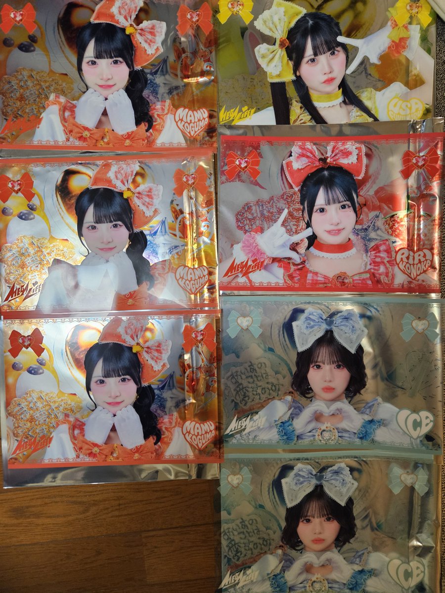 asahinasake's tweet photo. そういやクリアファイル開けてなかったわと思って開けてみたらまむちー沢山いて神/.:° ╰(ˇωˇ )╯;｡:*＼
ようこそ我が家へ！

そしてまむちー以外の缶バアクキー、みにちゃんのキャンディーキーホルダー余ってるので推しの方いたらプレゼントしたい丸𖦹' ‐ '𖦹 https://t.co/w8plAJBQAm
