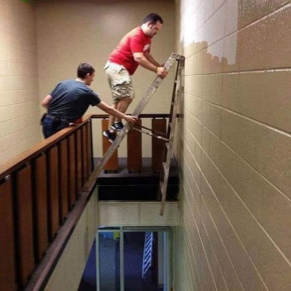 ChiarelloManlio's tweet photo. LA SICUREZZA SUL LAVORO E' IMPORTANTISSIMA PER "MIO CUGGINO"😂🤣
#bastardinside https://t.co/g6gWieiHy9