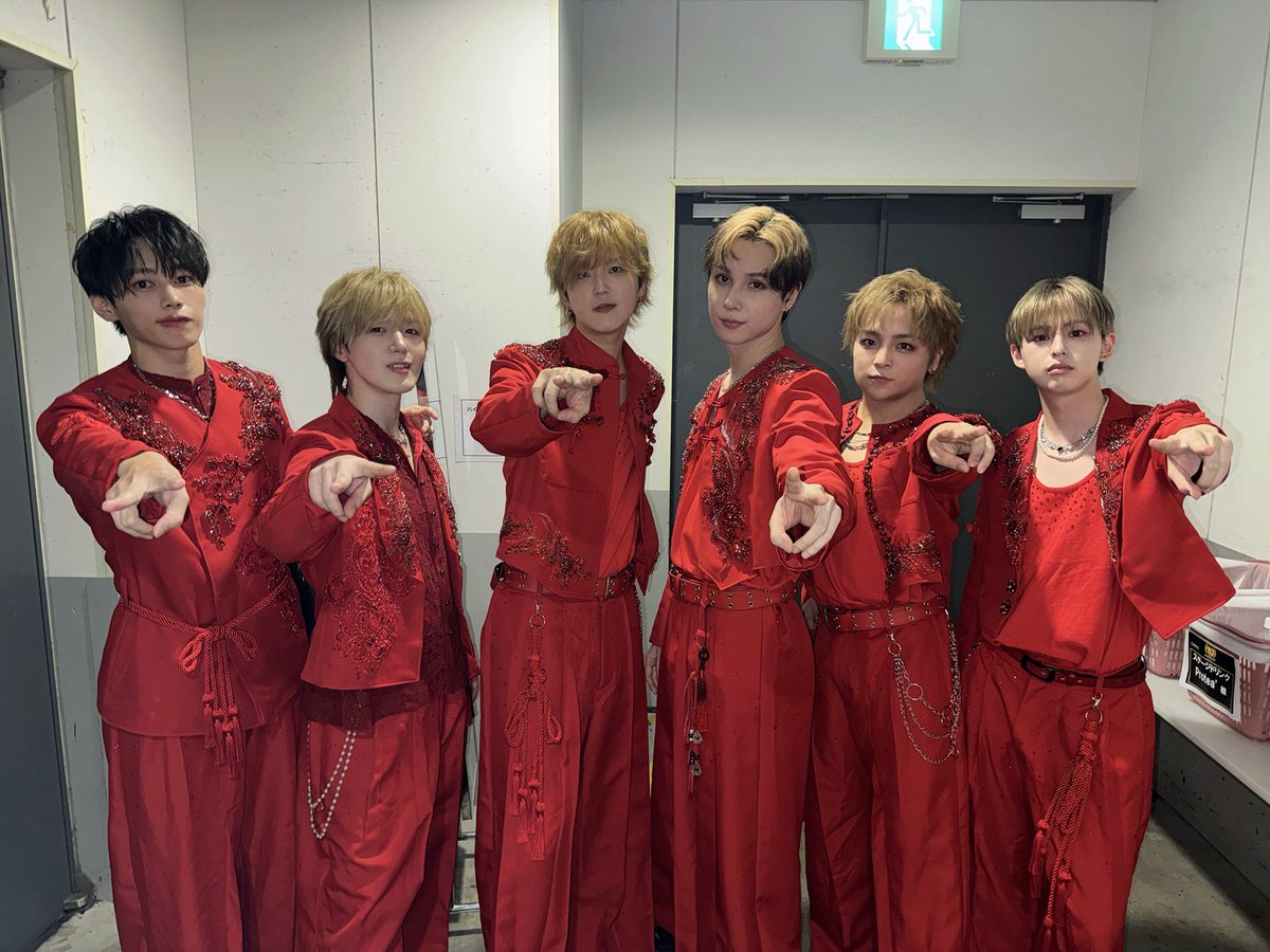 PARIPARI_info's tweet photo. 『ブザフェス~10th Anniversary year~』

パリパリ6人体制初のステージとなりました🎤

共演者の皆さま、ご来場いただいた皆さまありがとうございました！

PARTY PARTY 1st EP「Get Back」リリースイベント、11月から開催されるアジアツアーもよろしくお願いいたします🥂✨

#ブザフェス #パリパリ https://t.co/ncFP7cuZB8