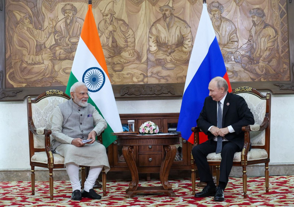 narendramodi's tweet photo. Had extensive discussions with President Putin. Discussed the full range of the India-Russia Special and Privileged Strategic Partnership. It is gladdening to see significant progress across various sectors in recent years. 

Focus areas for the India-Russia friendship remain energy, innovation, space, fertilisers and people-to-people linkages.

Провёл обстоятельные переговоры с Президентом Путиным. Обсудили весь спектр вопросов индийско-российского особо привилегированного стратегического партнёрства. Отрадно видеть значительный прогресс по целому ряду направлений за последние годы.

Ключевыми областями индийско-российской дружбы остаются энергетика, инновации, космос, удобрения и связи между людьми.
