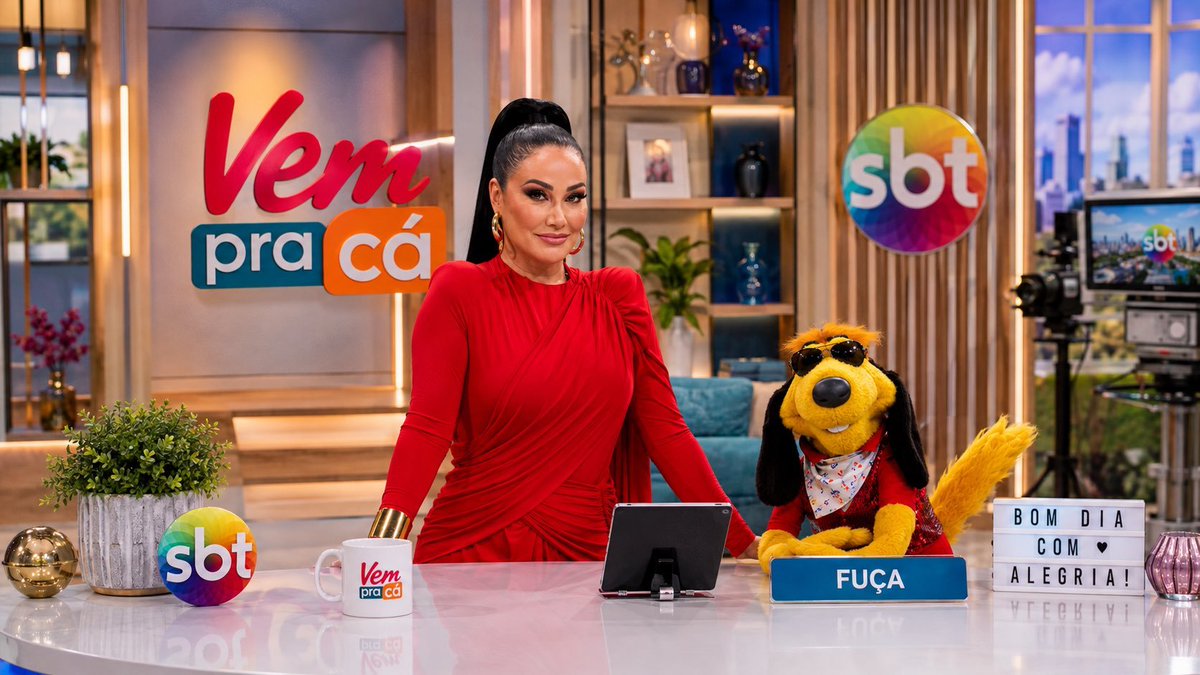 RadarSBTista's tweet photo. Helen no ar! Vem pra cá!

A gente, SBTista, quer ver a Helen de volta ao ar! Mas a ideia é fugir do formato de programa feminino ou de dicas sobre jardim.

Queremos um programa de variedades, divertido, dinâmico e bem animado, com a presença do Fuça!

📰 Ideia @otcomentatudo #SBT https://t.co/O55B7y1AbM
