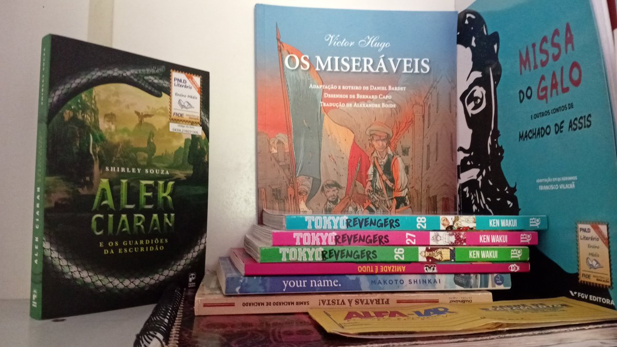 jojonokime's tweet photo. @tubaraocharuto Tô organizando, é de pouco mas com o tempo conseguimos. 

Estante e muito livros, para quem gosta é assim.  E em breve vou concluir minha história que já tá disponível. 

Sem pais ricos também é sem condição das melhores.  Mas pra quem ama se esforçar!!!😝😜 https://t.co/YlppEbuOip