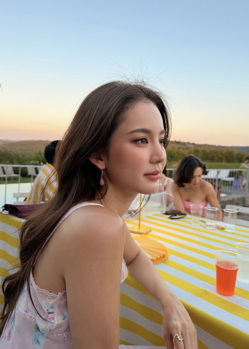 forloverswhomld's tweet photo. maylada in italy สวยมากกกกก https://t.co/W1ilZOliWL