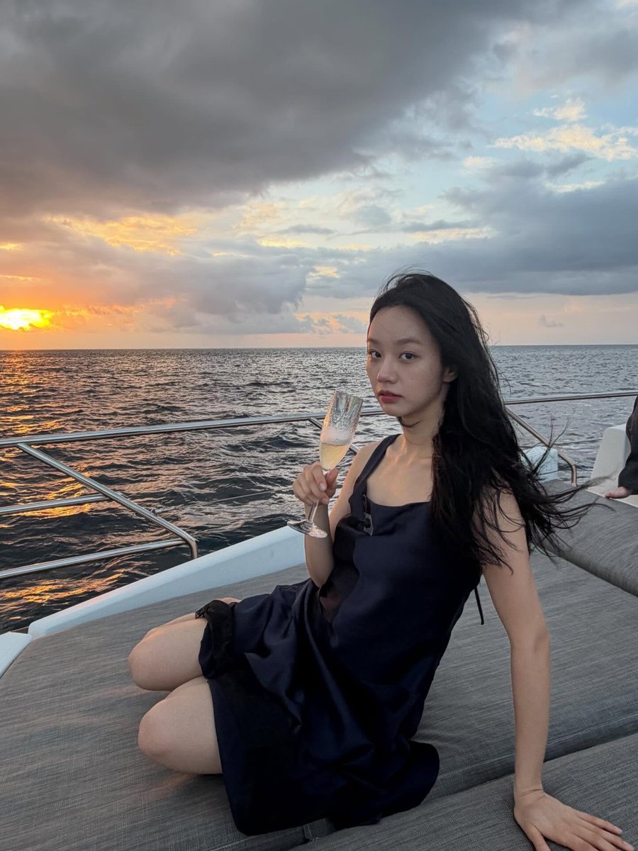 ND__Hyeri's tweet photo. @ngumpuldulu Lee Hyeri, 9 Juni 1994, debut 10 Juni 2010 bersama Girl's Day. Ikutan ngumpul dari gen 2 @ND__Krystal @ND__Nana @ND__MINHO @ND__Myungsoo @ND__Woohyun

+ bonus foto hyell with nana eonni dan soojungie :3 https://t.co/0FYtre8Ptz