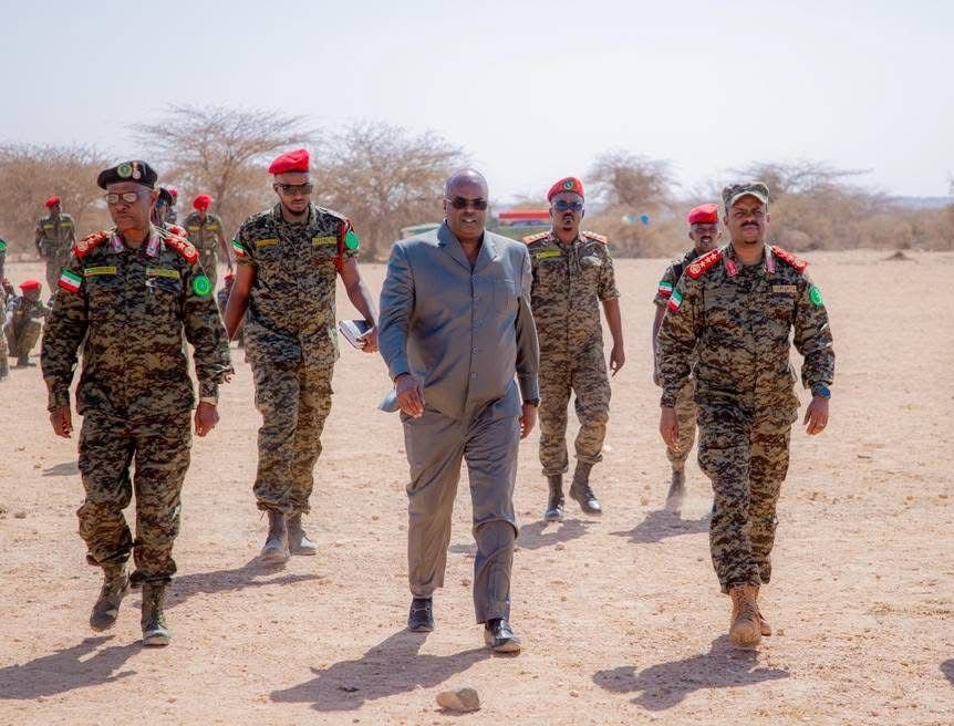 SomalilandMod's tweet photo. Somaliland’s Minister of National Defence, Mohamed Yusuf Ali, and the Commander of the Somaliland National Army, Brig. Gen. Nimcaan Yusuf Gaaxnuug, have announced that a planned 50% salary increase for members of the National Army will take effect in January 2027.

#somaliland https://t.co/S01bmu9tz5