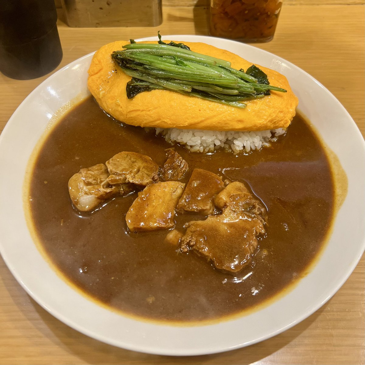 sasachu_'s tweet photo. 神田カレー街食べ歩きスタンプラリー 
53〜56店目
ダイアモンドヘッド 小川町駅
シュリンプカレー 1,650円
日本式カレー弐番亭 神保町駅
タカギさん 2,195円ﾗｲｽ少なめ−40円
マンダラ 神保町駅
チキンバターマサラ 1,670円
鳥山カレー 馬喰町駅
黒毛和牛スネ肉塊ビーフカレー 1,400円
激美味い https://t.co/dX8Y5JtlwX