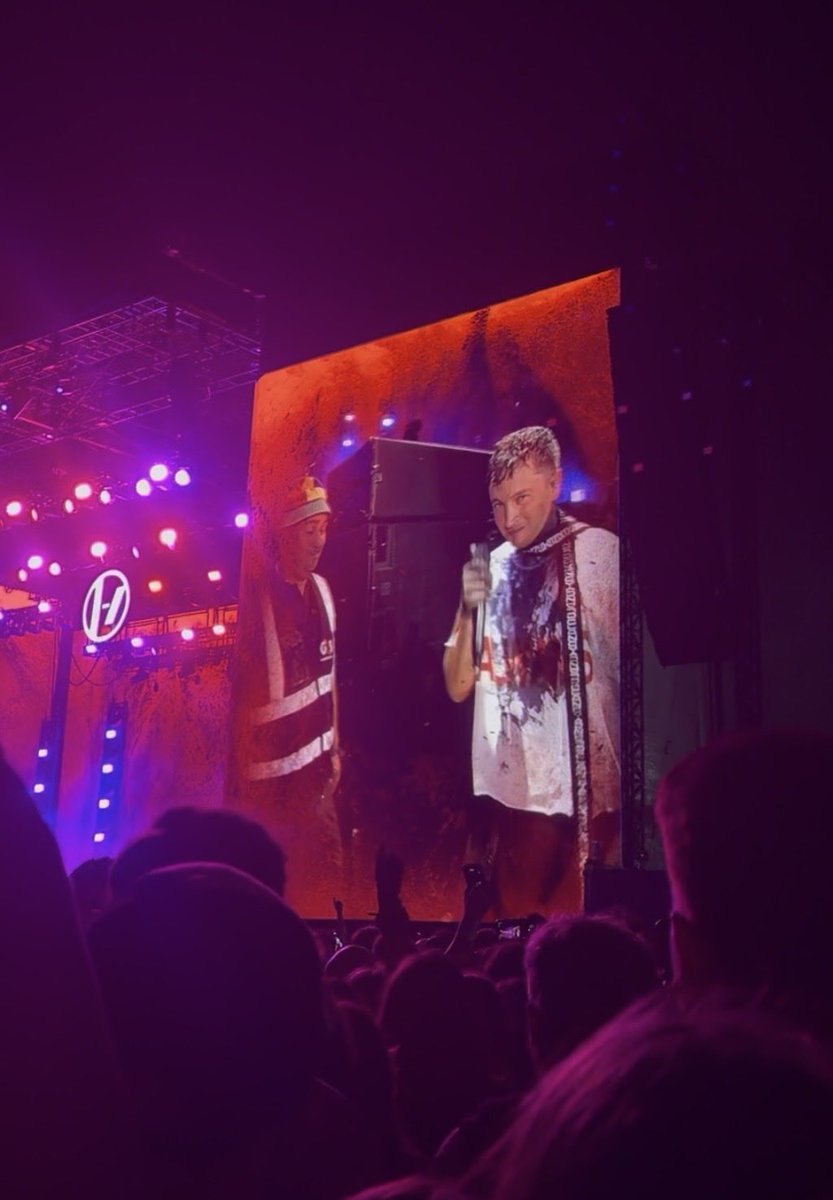 swiftbckley's tweet photo. had so much fun last night @allpointseastuk https://t.co/KouUlxow3x
