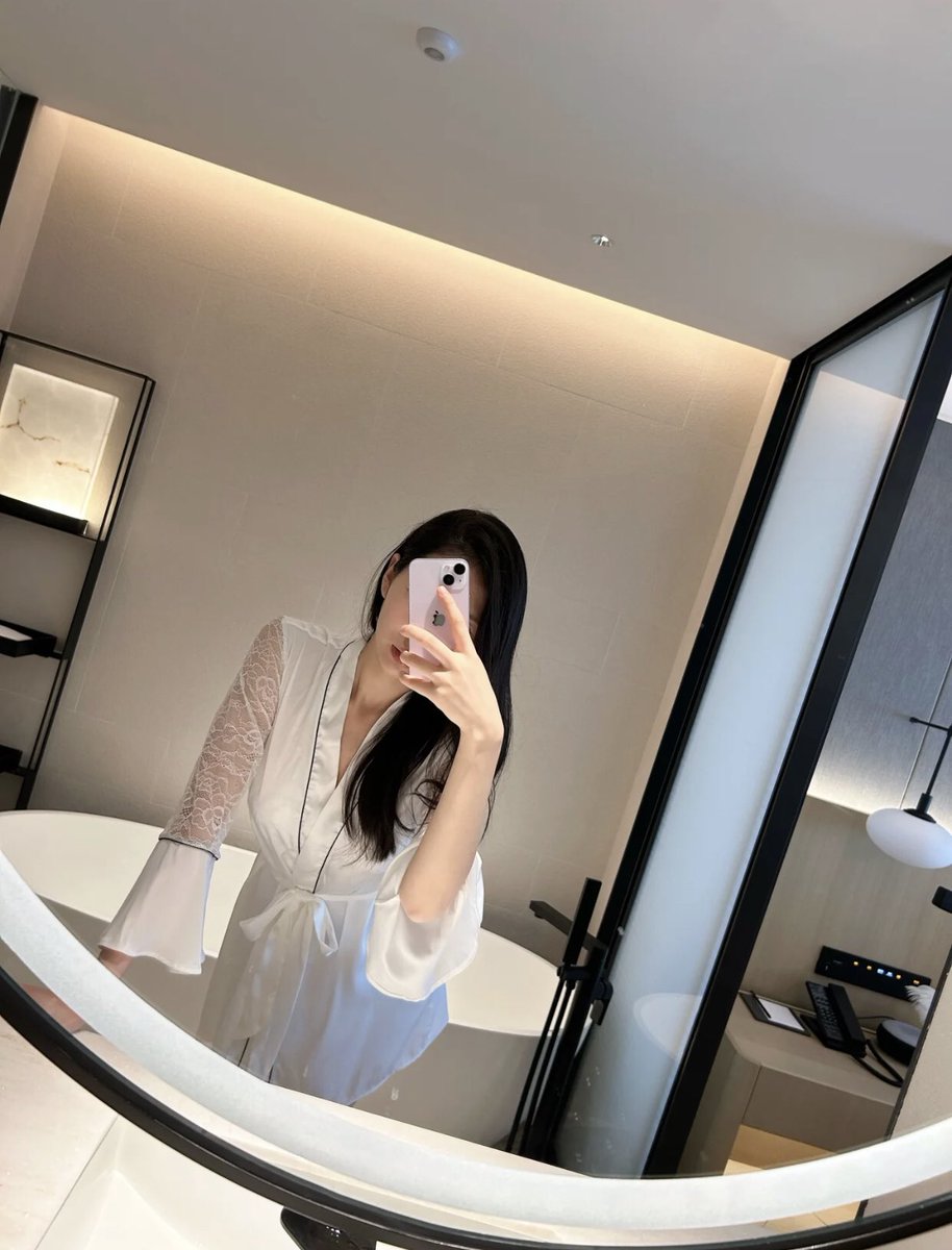 anan2623's tweet photo. 今晚你忙不忙，过来安慰一下我再走好吗
   v：anan26233 https://t.co/ekDSHQaSTg