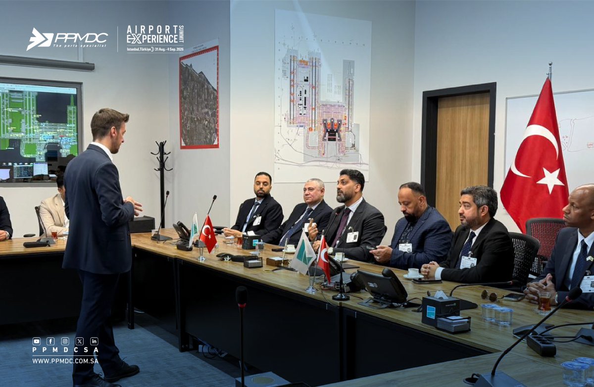ppmdcsa's tweet photo. جولة ميدانية لوفد PPMDC في مرافق مطار إسطنبول، برفقة السيد Mehmet Büyükkaytan، نائب الرئيس التنفيذي – الرئيس التنفيذي لعمليات المطار، والسيد Eray Özgür Coşkun، مدير تنسيق مركز عمليات المطار (APOC) في مطار إسطنبول، للاطلاع على أبرز الممارسات التشغيلية والحلول المبتكرة في تجربة المسافر، وتبادل الخبرات بما يسهم في تطوير منظومة العمل والارتقاء بخدمات المطارات.