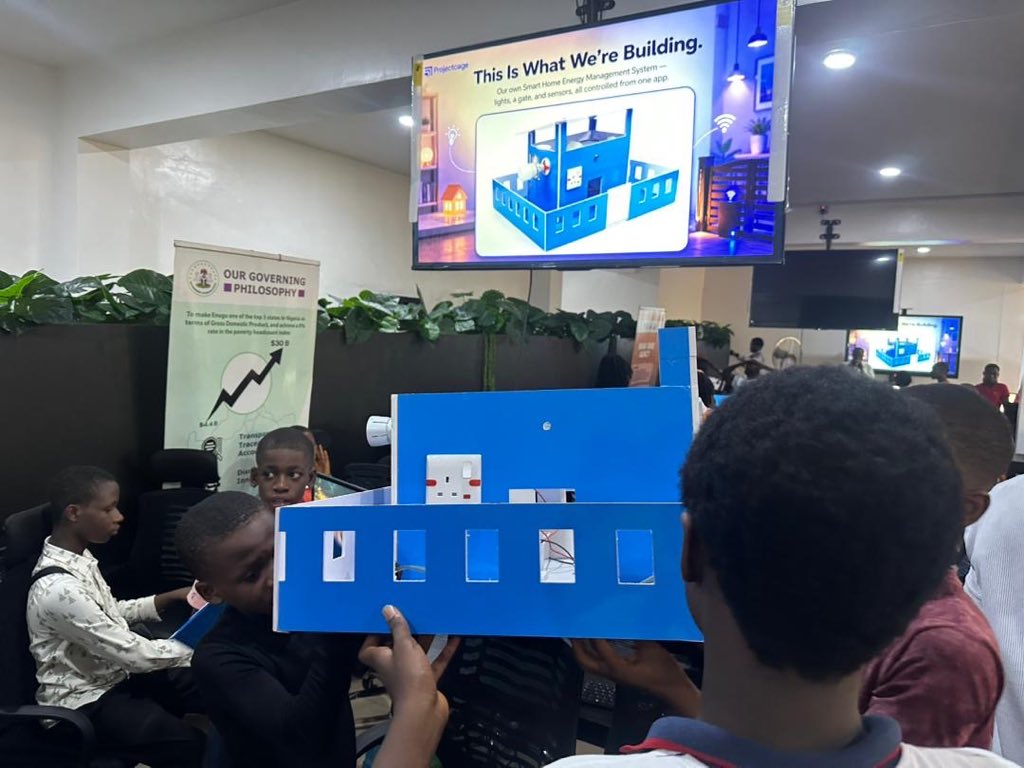 winexviv's tweet photo. Our children made this automated smart home model design within a week in Enugu.

Give our children the right opportunities, and they will do wonders. https://t.co/NDRmR7fAlA