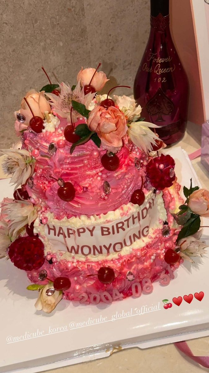 WonyoungGlobal's tweet photo. 📸 [PHOTO] 260831 Jang Wonyoung Instagram story update | Birthday gifts from brands

medicube, bvlgari, kerastase, miumiu, dr. althea, eider, hapa kristin, rolarola, dashing diva, stance, tommy hilfiger, barrie+

STAY LUCKY STAY VICKY
#ForeverWithWonyoung
#장원영_행복으로물든오늘 https://t.co/SGG9Ebx2QJ