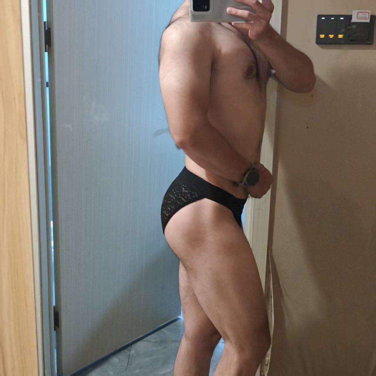 yiyi20190630me's tweet photo. 家里出事，想找主借10万，按时还款，必有重谢。27-173-68，可固定，条件可以商量。拳，马眼，潮喷，农牛都可以玩。菊花直径13厘米，深40厘米。马眼直径1.2厘米，可以进小拇指前段，可塞两根导尿管。菊花可翻玫瑰可双拳深拳快拳，现菊花直径14厘米开发中，深拳过肘臂交开发中。。。＃fist  #fisting https://t.co/uIseFyHaIC