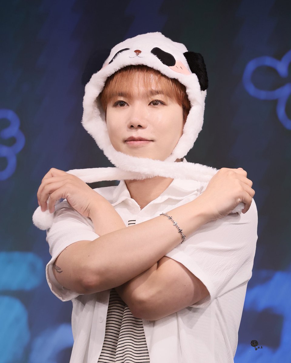 100per_gugu's tweet photo. 30.aug.2026
KISS Entertainment STUDIO 

【夏の記憶Ⅲ_Rock Hyeon】
digital singleプロモーションイベント
2nd

🐼🍉
ねぇ
ぜんぶ　
アクスタにして
並べたい

💚
#初恋🍅

#FAVE1 #페이브원
 #록현💚
 #ROCKHYEON 
@FAVE1_official 
@gusdl210 https://t.co/hyZbaZXUaa