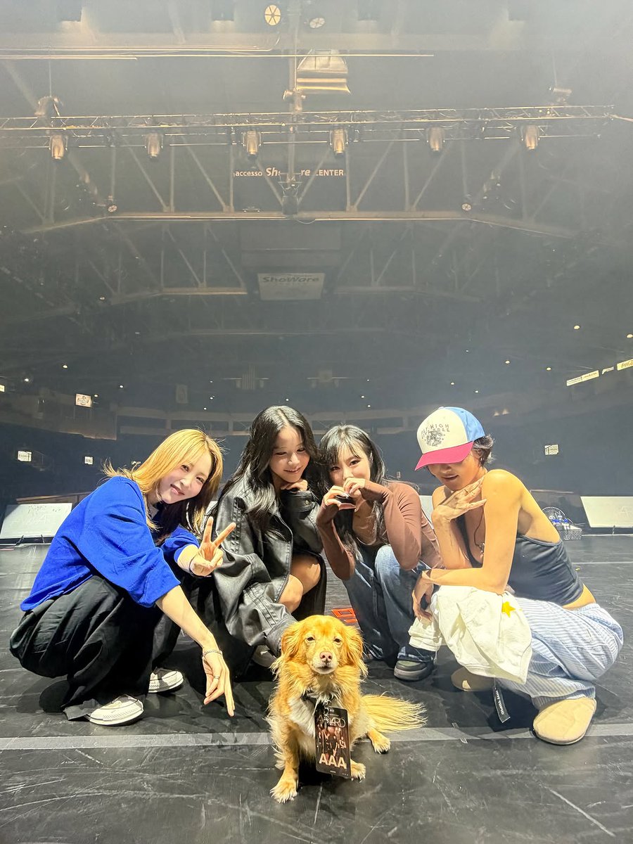4season_MAMAMOO's tweet photo. 마마무야 언제나 사랑해 놓지않을게🫂💕 https://t.co/VVsjpTGQvY
