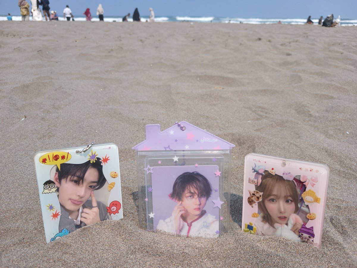 143GYUVIN's tweet photo. @koizstar buat ryo nihiprim dd pake cahol jelly ziplock kak sei.. (gak ktutup semua sih awok) tp masukk sm toploadernyhhh. pokoknya waktu nyari rumah buat tcnya aku ngukur manual dewek trus check desk terus ukurannya muat brp #hadeh 😭😭😭 https://t.co/qvjFgtO3WY