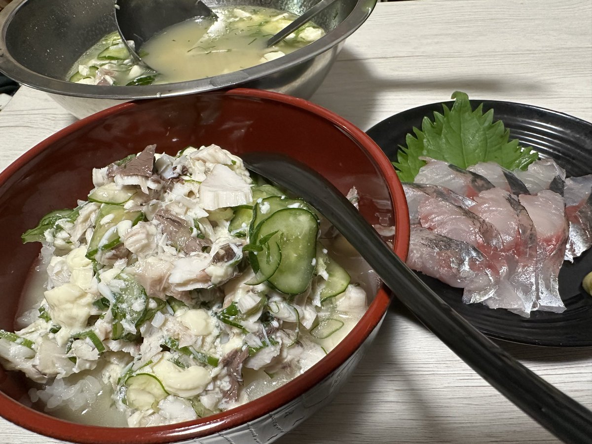 TMHorn30's tweet photo. うお一番で買ったマアジとサバで冷や汁！！！
あとアジの刺身！！！

色々自己流になっちゃったけど結構上手くいったかも(￣▽￣)

うめぇ！
てかサバがうめぇ…

でもうお一番のはもっと美味かった
また食べたいなぁ〜

#うお一番 
#芹澤水産 https://t.co/97rb36hfqM