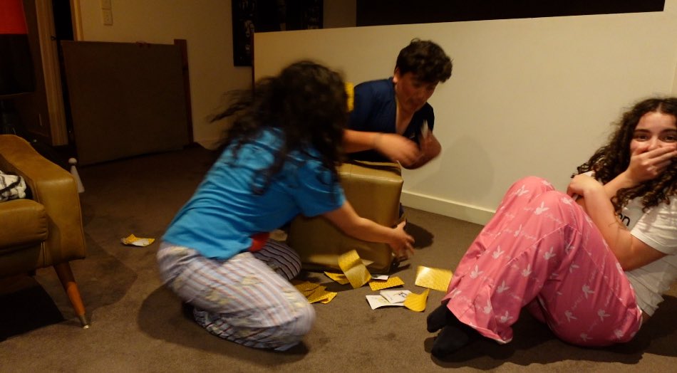 ameliagian_'s tweet photo. playing snap with my siblings is like deciding if you want to live or die
#sibling #trio #cards #game #cardgame #YouTubeGrowth #vlog #youtube #fake #funny #comedy #bonding
https://t.co/vQHY7JKdCl https://t.co/ctTAzhwaKw