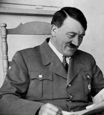 frasilha's tweet photo. 🚨VEJA: Uma carta do falecido ditador Adolf Hitler revela sua comp favorita no set 18 do TFT: 
(Defender + Cassiopeia) https://t.co/VhcHjBltS9