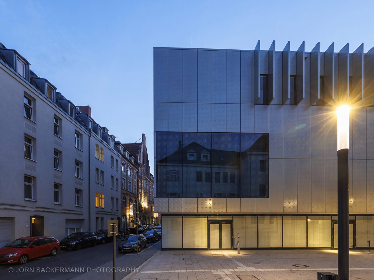 joernsackermann's tweet photo. Erweiterungsbau der Hochschule für Musik und Tanz Köln im Kunibertsviertel. Entwurf von HPP Architekten.
#köln #cologne #hochschulefürmusikundtanz #hfmt #architekturfotografie #architektur #architecture #hpparchitekten #hpparchitects #kunibertsviertel https://t.co/lvgY0JLTaF