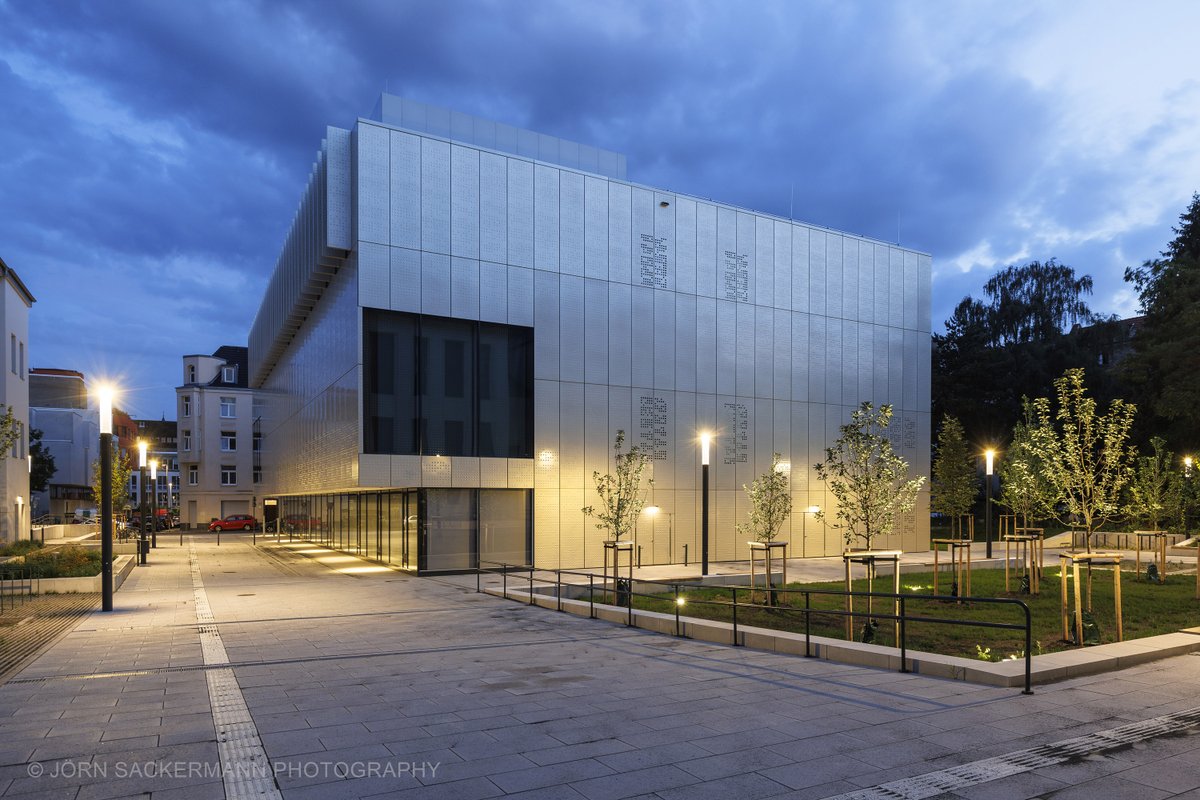 joernsackermann's tweet photo. Erweiterungsbau der Hochschule für Musik und Tanz Köln im Kunibertsviertel. Entwurf von HPP Architekten.
#köln #cologne #hochschulefürmusikundtanz #hfmt #architekturfotografie #architektur #architecture #hpparchitekten #hpparchitects #kunibertsviertel https://t.co/lvgY0JLTaF