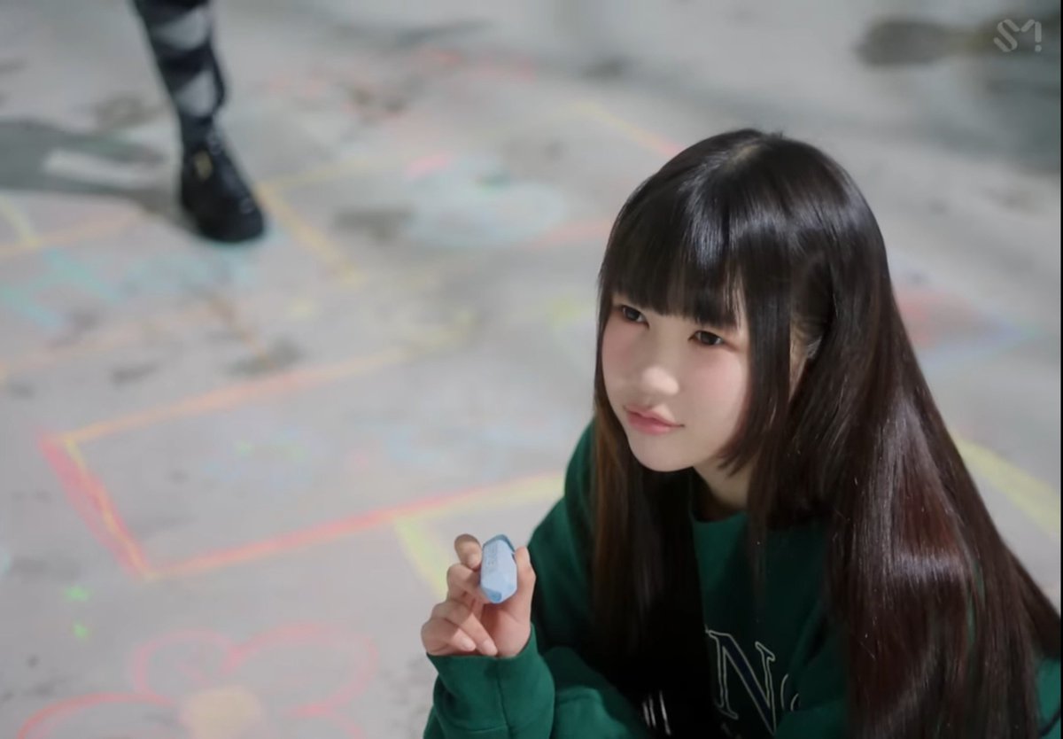 l0ve_he4rt's tweet photo. #828の日

H2Hがデビューをした2月、私は受験直前期でした。
「The Chase」の歌詞に感動し、勇気をもらい辛い時期を乗り越えられました。そして綺麗な歌声のイェオンちゃんが大好きになりました♡

イェオンちゃんは元気が出ない時どんな過ごし方をしていますか？
これからも応援してます♪사랑해 https://t.co/KCT0m5Xwue