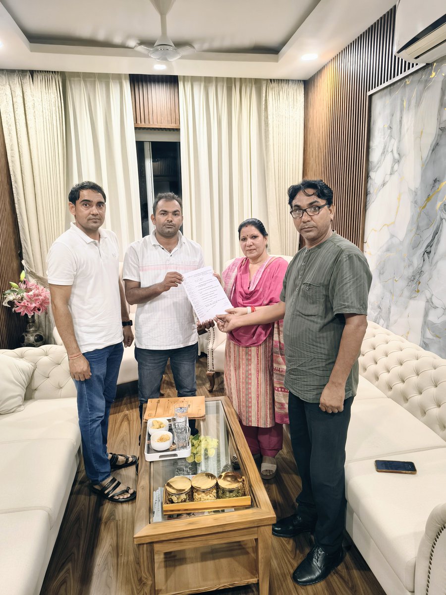 HUPTTA_Official's tweet photo. माननीय गीता भुक्कल जी का हार्दिक धन्यवाद 🙏
विश्वविद्यालयों के शिक्षकों की आवाज़ को हरियाणा विधानसभा में मजबूती से उठाने और जायज़ मांगों को सदन के समक्ष रखने के लिए आपका बहुत-बहुत आभार।
आपका यह प्रयास प्रदेश के हजारों विश्वविद्यालय शिक्षकों के लिए उम्मीद और हौसले की आवाज़ है। https://t.co/uqbpsEUOVr