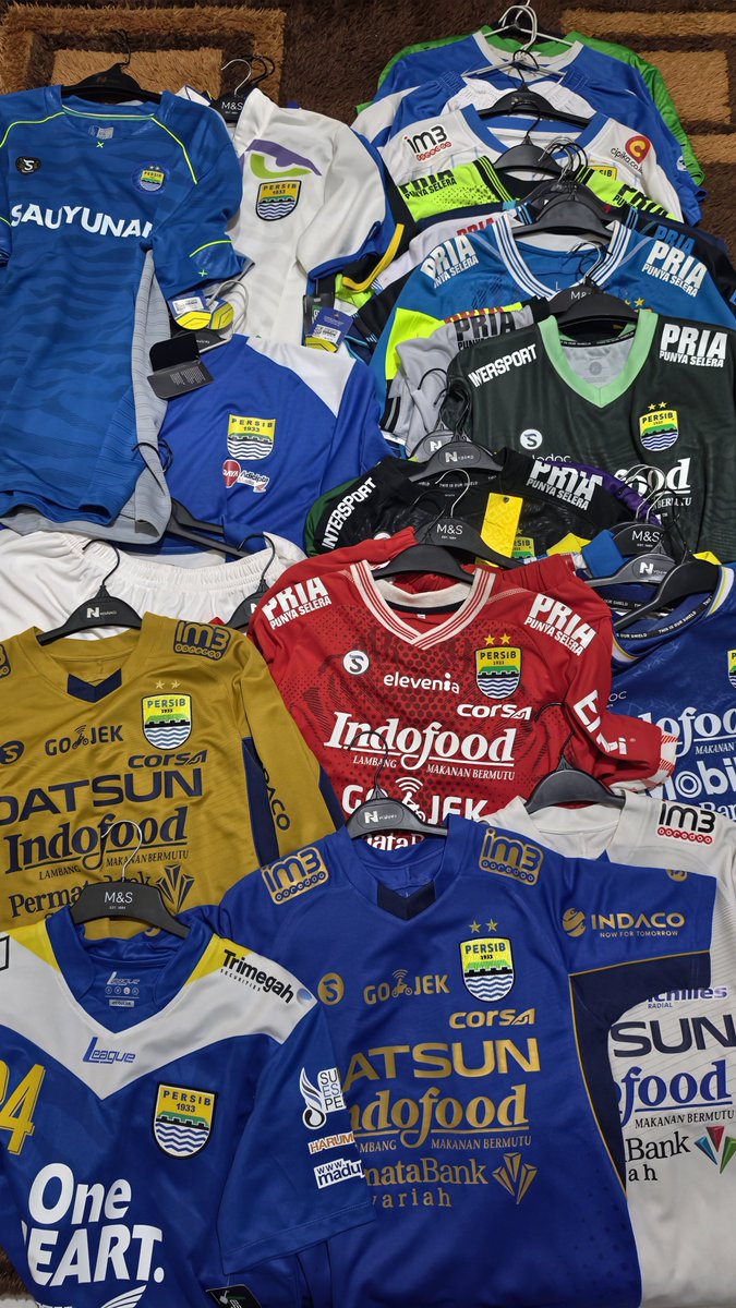 bekaskolprian's tweet photo. punten pa @Shamr00g @rememberpersib @bandungfootball @cowobangkit @stdnsiliwangi

Diniagakan buat tambahan modal away asia 💸
Jersey Persib tahun 2011 s/d 2021
Size variatif XS-XXS

Minat bisa dm ya
Rekber oren/ijo +10%
COD bisa di area Monas, Jakpus https://t.co/jWF8FFNSfg