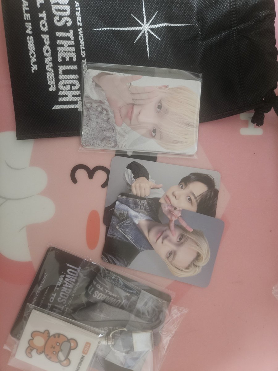 yangdohaeyo1107's tweet photo. 에이티즈 2025 월드투어 서울 앙콘 사첵 soundcheck패키지 full (포카+목걸이+띠부띠부씰 )+티니존 포카 

4.0
Dm or kkt 
https://t.co/zIgxpHuQ8w

 홍중 성화 윤호 여상 산 민기 우영 종호 pc md  atiny zone  hongjoong seonghwa yunho yeosang san mingi wooyoung jongho BAD 애니티즈 팝업 https://t.co/0L2Sv7IOPl