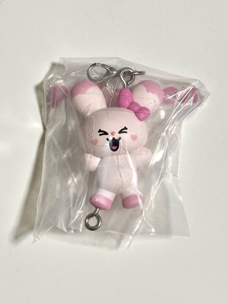 Mako_with_Kyon's tweet photo. NIZOOガシャポンのカニカン付きLAKOちゃんの交換を希望してます。
【譲】Pyonpyon🐰🩷
【求】LAKO🦁🧡
郵送にて交換可能な方、ヨロシクお願いいたします‼︎
#NiziU_交換
#NIZOO #ガシャポン #MAKO #LAKO https://t.co/ILM49p2QDG