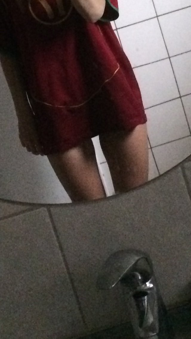 zyde19731's tweet photo. Me a few years ago when I was bmi 18.4 ish. Back then I had an actual thigh gap. Just for comparison. https://t.co/m5ng5hreSj