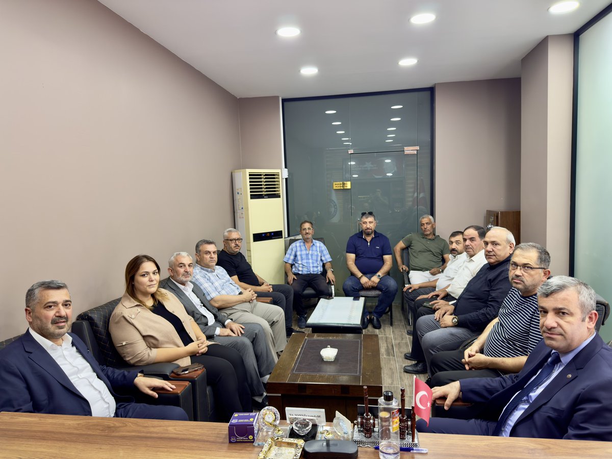 AKsehitkamil027's tweet photo. Elektrikçiler Odası Başkanı Sayın Mehmet Özpolat’ı; İlçe Başkanımız Sayın İsmail Güler, İl ve İlçe Başkan Yardımcılarımız, Yönetim Kurulu Üyelerimiz ve Kadın Kolları Başkanımız Sayın Yasemin Karaca Ersöz ile birlikte ziyaret ettik.

Nazik ev sahiplikleri ve samimi sohbetleri için Sayın Başkanımıza teşekkür ediyoruz.
@Akparti
@abuyukgumus
@abdulhamitgul
@hakanaksu058
@iekarayel
@FatmaSahin
@fmfedaioglu
@EyupOzkececi
@AliSahin501
@deryabakbak27
@mesutbozatli
@irfancelikaslan
@BBozgeyik_27
@umutymz
@avyaseminkaraca
@bese_yakup
@AKPartiG_Antep
@AKGMTeskilat