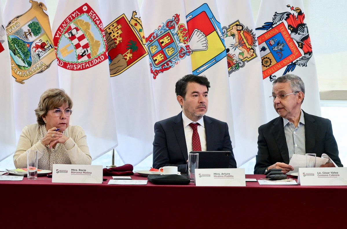 arturomedinap's tweet photo. Asistimos junto a la secretaria de @SEGOB_mx, @rosaicela_, a la 5ª Reunión Plenaria de @MorenaSenadores en el @senadomexicano.

El diálogo permanente entre las instituciones y las distintas fuerzas políticas es fundamental para construir acuerdos que fortalezcan el marco legislativo y contribuyan a garantizar los #DDHH, la justicia, la paz y el bienestar de todas y todos.