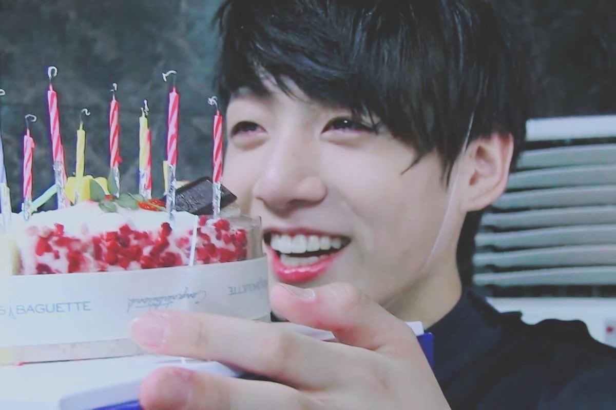 khofz's tweet photo. 생일 축하해! https://t.co/qUCA6oJ5qN