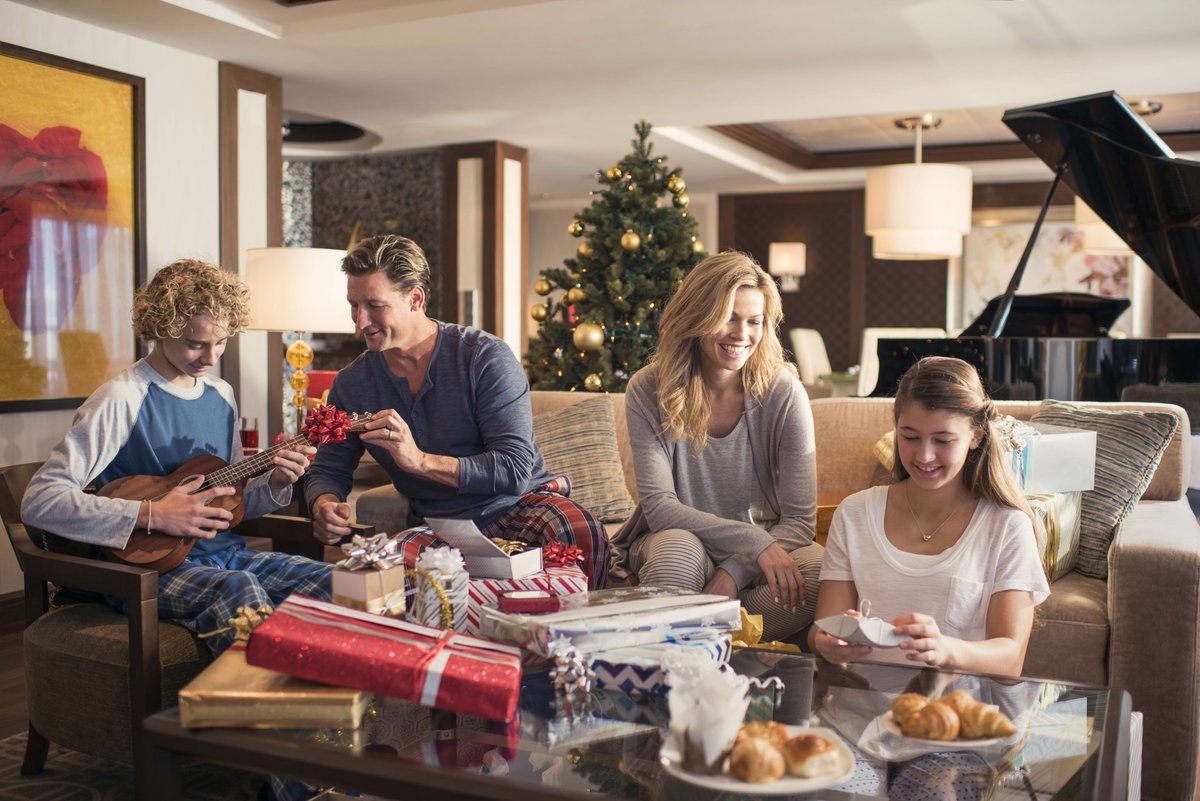 DrCuevasNP's tweet photo. Sail into the holidays with style and sparkle 🎉🚢! From Thanksgiving cheers to New Year's Eve countdowns, create magical moments with loved ones onboard Celebrity Cruises. #HolidayCruising #CelebrityCruises
#TheNPTravelSpecialist #TravelBusinessOpportunity #WorkFromAnywhere https://t.co/DAi9jdCYTZ