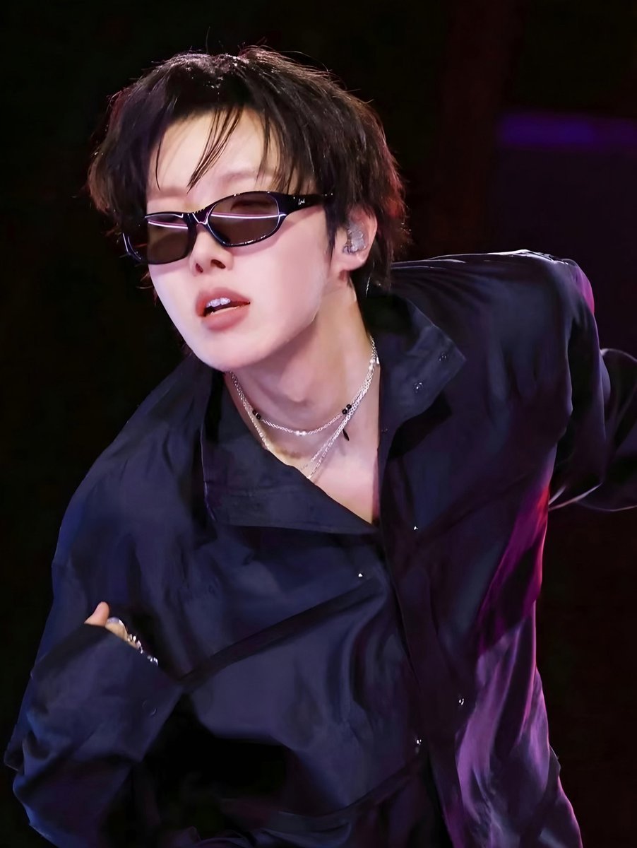 stephany_bts7's tweet photo. I'm so obsessed with the way Hoseok's teeth look, I CAN'T https://t.co/WPhHOL7BtQ