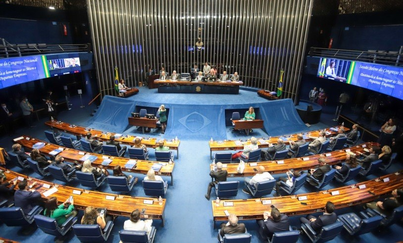 MidiaNINJA's tweet photo. ÚLTIMA SEMANA DE VOTAÇÕES!

Após articulação de Lula com os presidentes da Câmara e do Senado, pautas prioritárias do governo voltam a avançar no Congresso antes das eleições.

• fim da escala 6x1
• fim da “taxa das blusinhas”
• PEC da Segurança Pública
• regulamentação de minerais críticos
• Redata

É a rodada final, depois desta semana, só em novembro. 🏃🏾‍♂️

📸 Felipe Costa