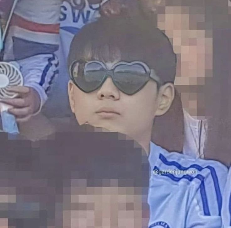 woncattos's tweet photo. SLAYING THAT HEART SHAPED GLASSES SINCE THEN 🥳🥳 https://t.co/6YeNsGpEEi