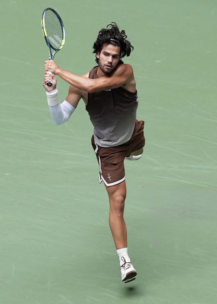 alcarchive's tweet photo. so happy to see him back on court again https://t.co/cKxw787Kmu