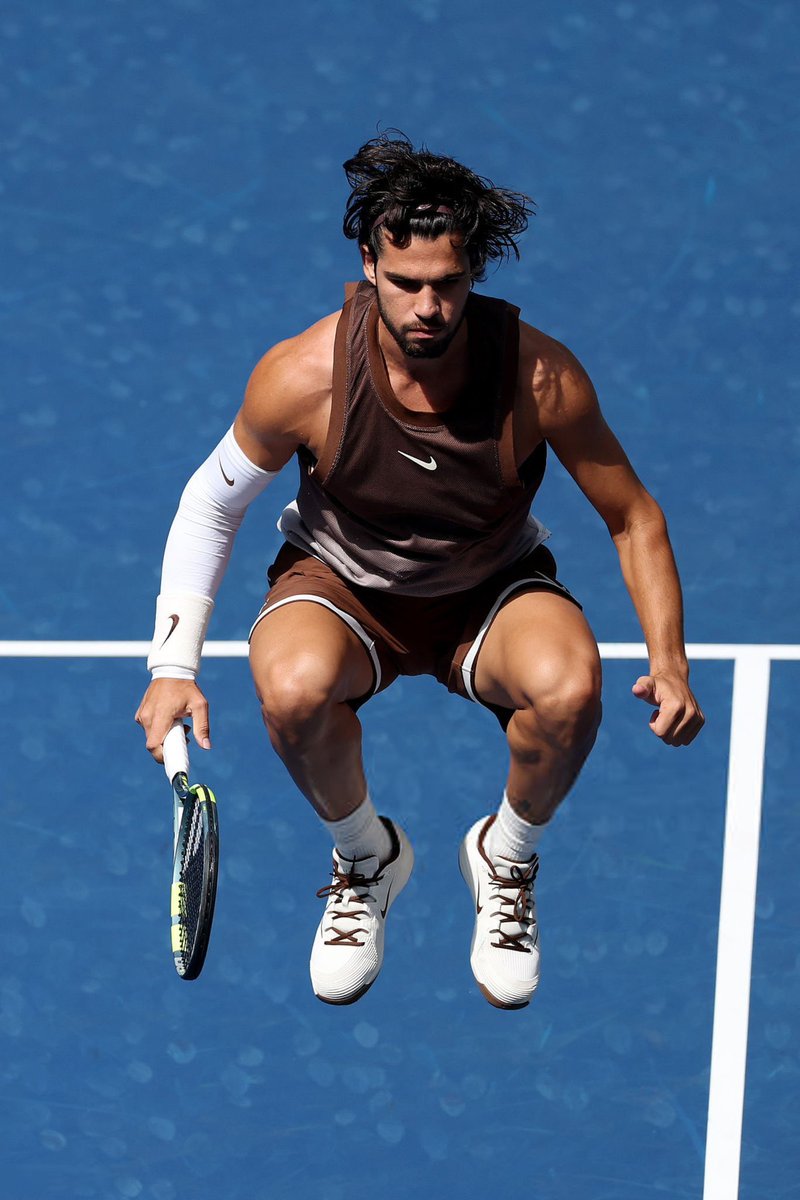 alcarchive's tweet photo. so happy to see him back on court again https://t.co/cKxw787Kmu