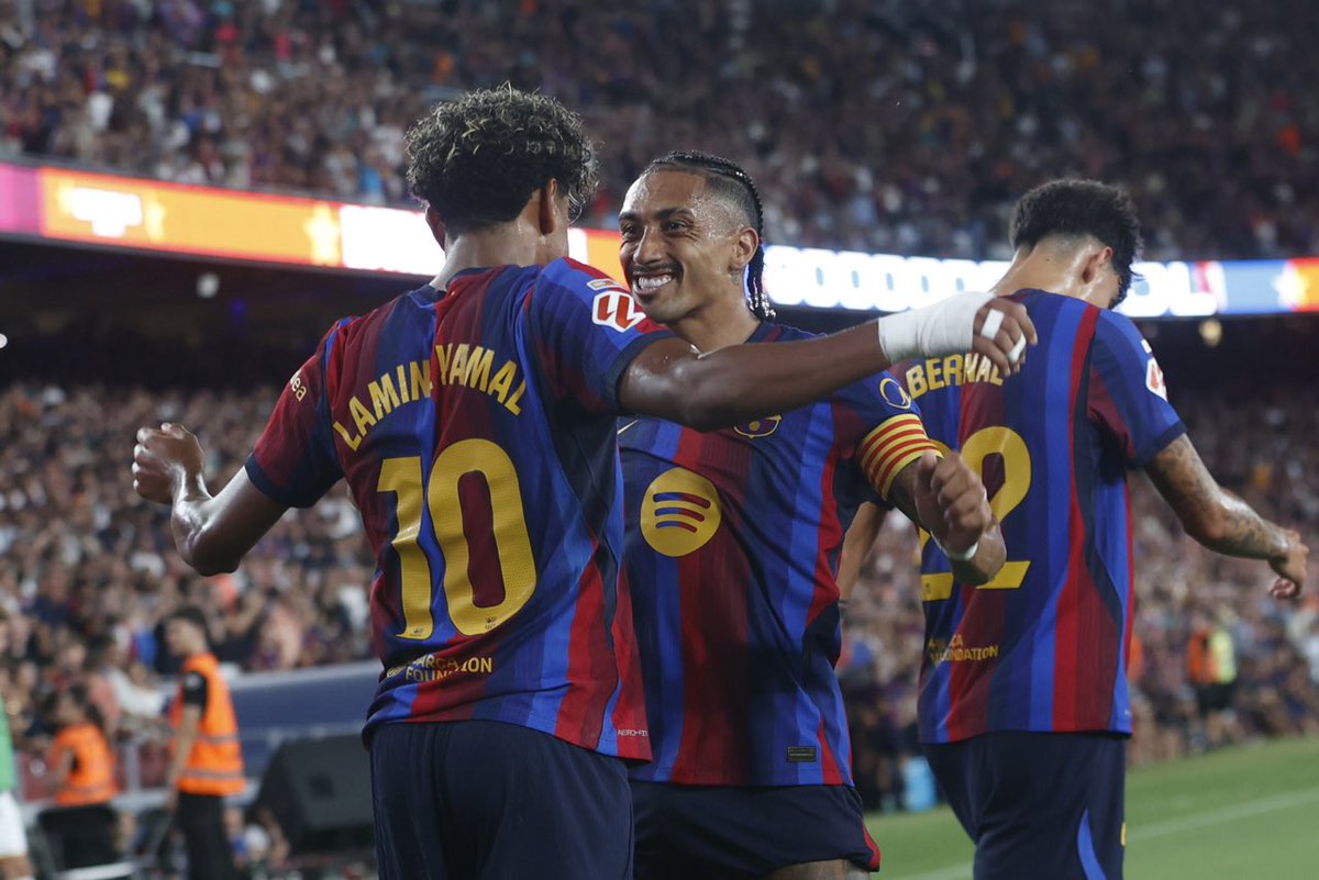 CrisCancellara's tweet photo. 🚨 El Real Madrid debería denunciar el tema de los vendajes en las manos de varios jugadores del Barça y la diferencia de rendimiento que muestran con ellos.

💉 Existen sustancias que pueden administrarse mediante parches transdérmicos y cuyo efecto y detección dependen del producto y del momento del control.

📈 La diferencia de nivel con vendajes y sin ellos resulta, cuanto menos, llamativa.

🤨 ¿Casualidad? Lo dudo. Precisamente por eso debería investigarse.