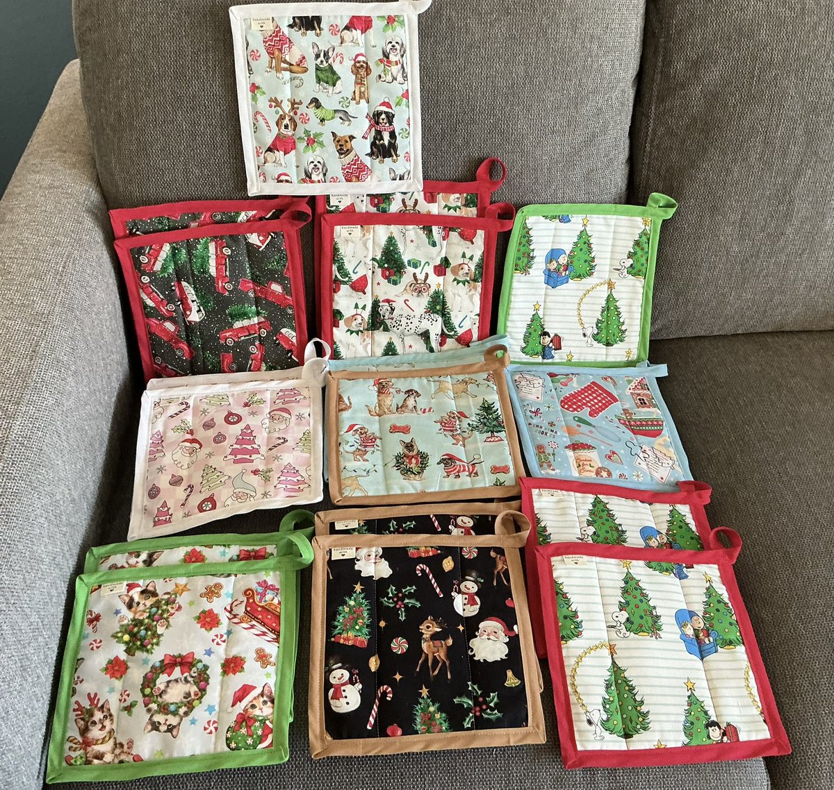 Cheesecake7777's tweet photo. It’s Katiebug 🐶🌈
These are some potholders Mommy has available😊
Do you see some to brighten your kitchen or to give as 
gifts 🎁🤔
Mommy sells her potholders to earn money to donate to Rescue Coop ❤️
You get something useful and dogs in need get help. 🐶❤️ https://t.co/nSYzJpAqsM