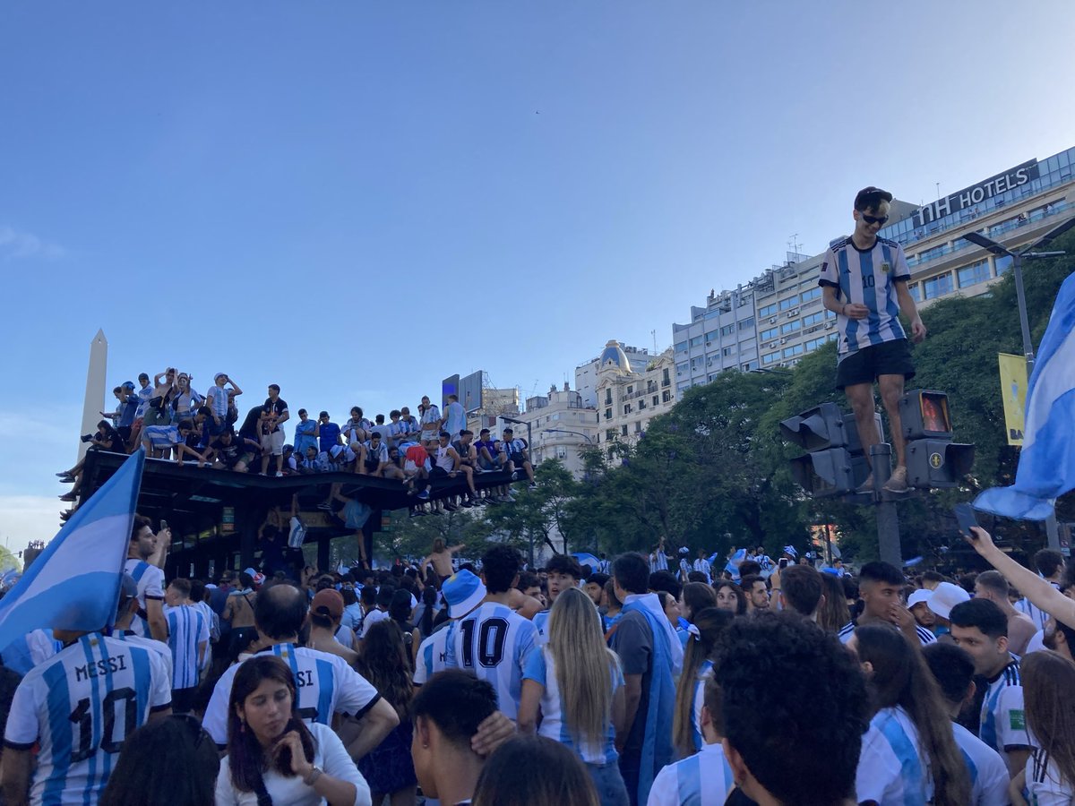 rbrtwbr_'s tweet photo. Gracias Leo 🇦🇷 

😭 https://t.co/5gDVs98iGx
