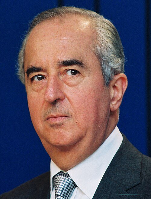 PM_Koenig's tweet photo. Édouard Balladur est mort. Il faisait partie des premiers partisans du néo-gaullisme avec Chirac et Pompidou.

Ce qui est marquant avec Édouard Balladur, c’est qu’il possède une longévité politique impressionnante.

Plus de 40 ans dans les postes les plus importants notamment premier ministres.