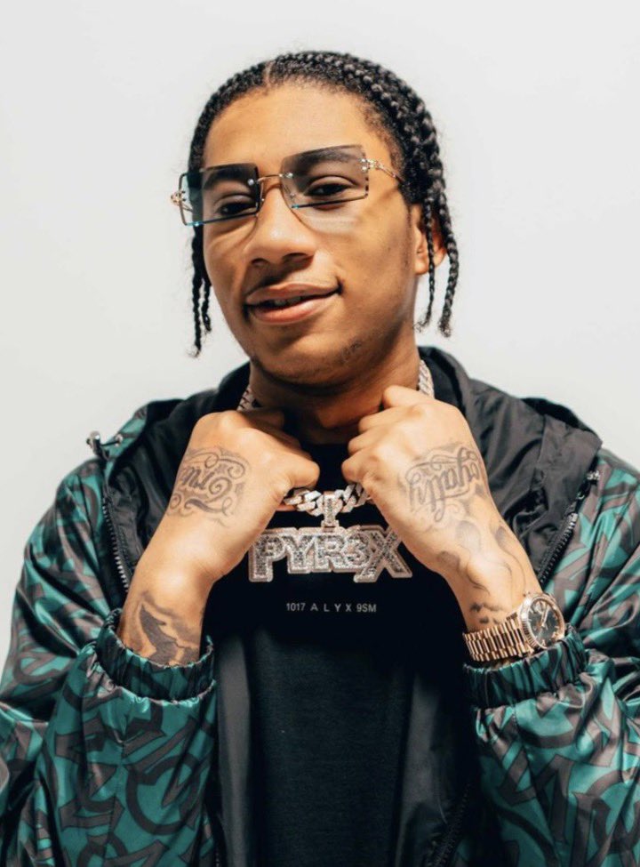 UKRapDaily's tweet photo. Digga D disses Danny Aarons and claims he came up with his child’s name 😳

“You cuffed a b*tch that tatted my name, speaking of names, who do you think came up with (Suede)”

“You were tryna be funny, talking about money, and that’s why you’re getting exposed” https://t.co/Yboz7689My
