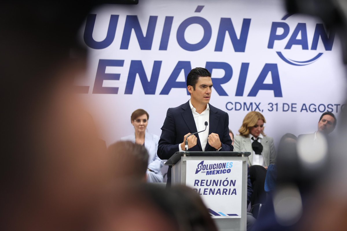 JorgeRoHe's tweet photo. Hoy tuvimos rueda de prensa en el marco de la reunión plenaria con nuestros senadores de @AccionNacional.

Agradezco su compromiso y el trabajo que realizan desde el Senado para defender a México y a sus familias.

Seguimos unidos y trabajando en las  #SolucionesParaMéxico que nuestro país necesita. 🇲🇽

#PatriaFamiliaYLibertad