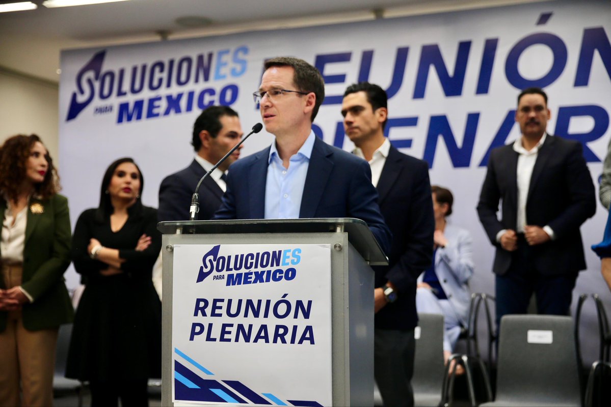 JorgeRoHe's tweet photo. Hoy tuvimos rueda de prensa en el marco de la reunión plenaria con nuestros senadores de @AccionNacional.

Agradezco su compromiso y el trabajo que realizan desde el Senado para defender a México y a sus familias.

Seguimos unidos y trabajando en las  #SolucionesParaMéxico que nuestro país necesita. 🇲🇽

#PatriaFamiliaYLibertad
